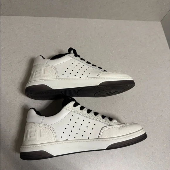 AUTH Preowned Womens Chanel White/Black Low Top Sneakers, size 38, Made in Italy - Picture 4 of 16